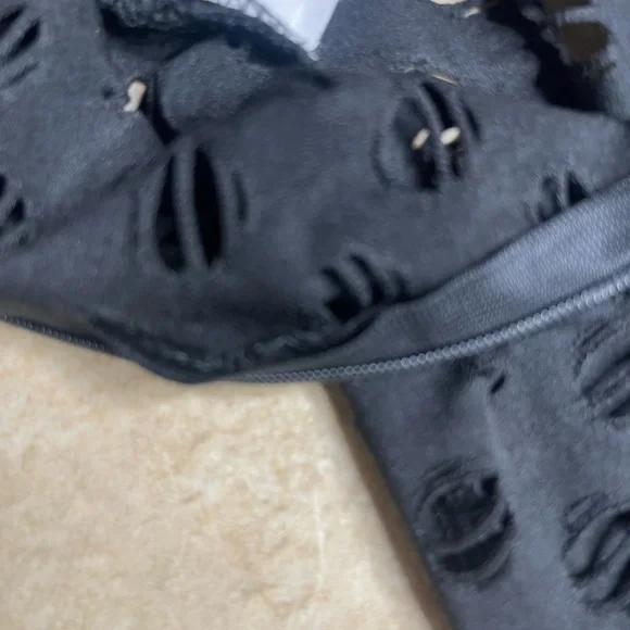 SHEIN Black Long-Sleeve Cutout Jumpsuit - Picture 5 of 5